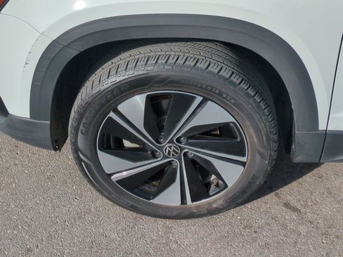 Used 2023 Volkswagen Taos SE AWD/4WD image 11