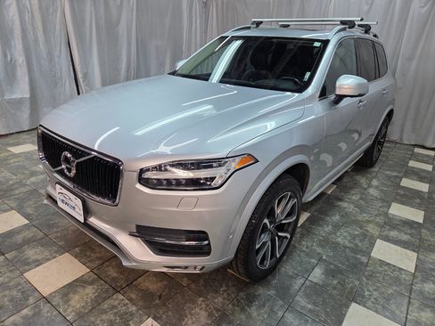 Used 2018 Volvo XC90 T6 Momentum w/ Convenience Package image 2