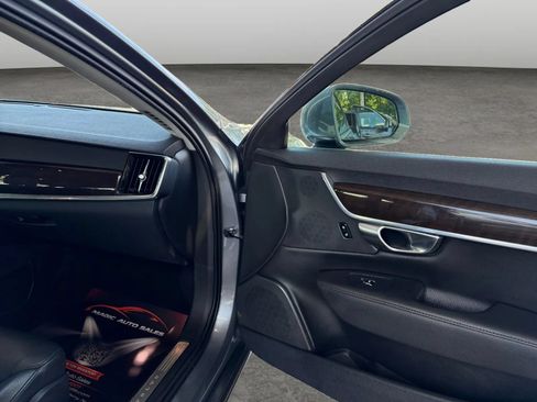 Used 2018 Volvo S90 T5 Momentum w/ Convenience Package FWD image 19