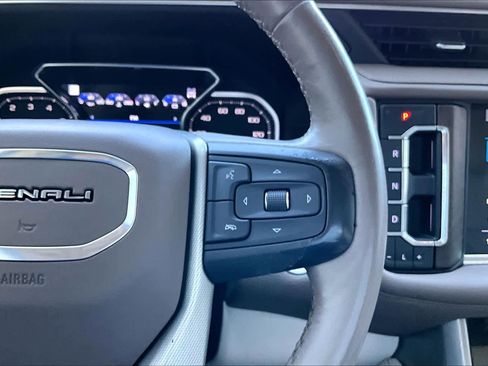 Used 2021 GMC Yukon Denali w/ Denali Premium Package AWD/4WD image 22