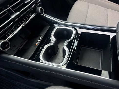 New 2027 Chevrolet Traverse LT w/ Sun and Wheel Package FWD image 17