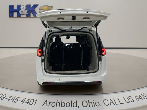 Used 2024 Chrysler Pacifica Touring-L FWD image 25