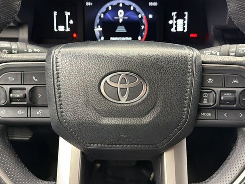 Used 2025 Toyota 4Runner SR5 AWD/4WD image 27