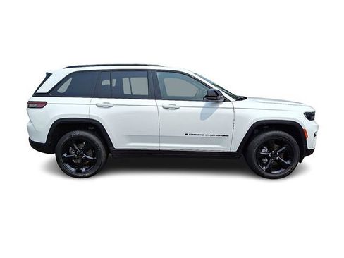Used 2023 Jeep Grand Cherokee Altitude AWD/4WD image 7