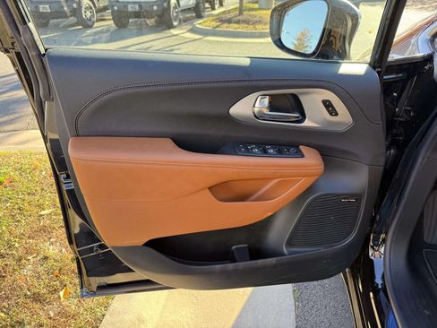 New 2026 Chrysler Pacifica Pinnacle FWD image 25