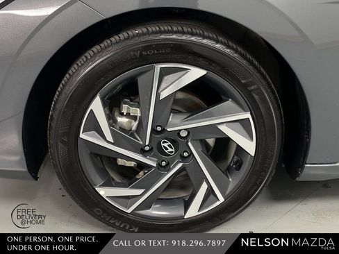 Used 2025 Hyundai Elantra Sport image 11