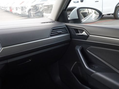 Used 2021 Volkswagen Jetta SE FWD image 8