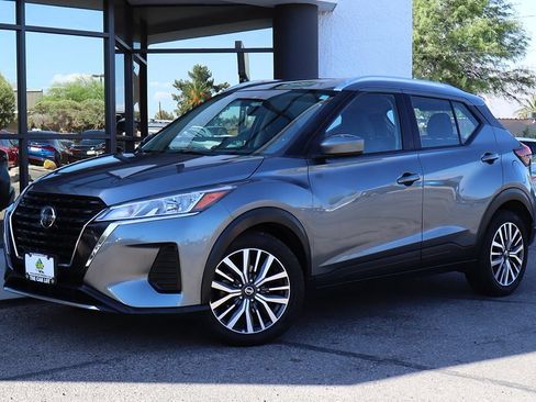 Used 2021 Nissan Kicks SV FWD image 2