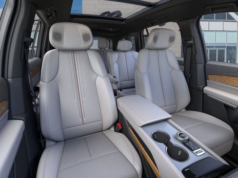 New 2026 Cadillac Vistiq Luxury w/ LPO, Floor Liner Package image 16