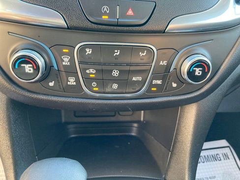 Used 2022 Chevrolet Equinox LT image 25