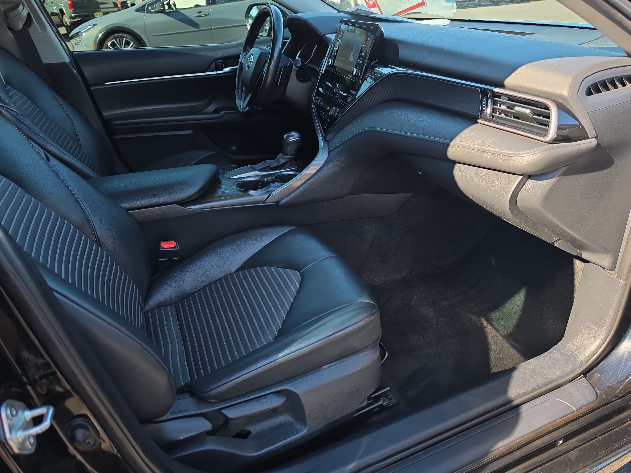 Certified 2021 Toyota Camry SE w/ Cold Weather Package FWD image 16