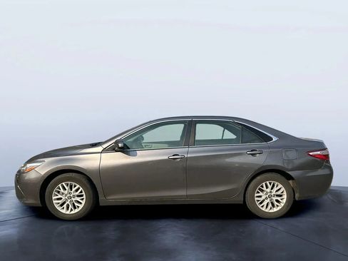 Used 2017 Toyota Camry LE image 2