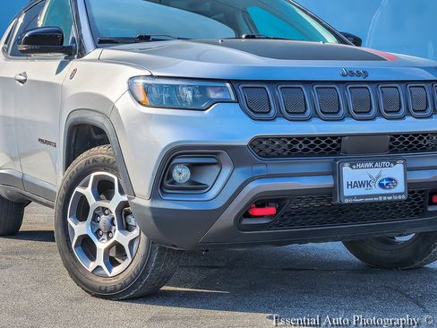 Used 2022 Jeep Compass Trailhawk w/ Trailhawk Convenience Group AWD/4WD image 2