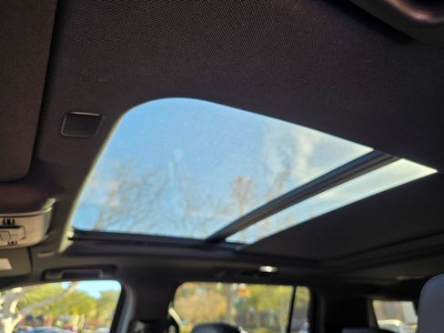 Used 2021 Chevrolet Suburban LT image 16