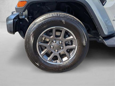 Used 2021 Jeep Gladiator Overland AWD/4WD image 23