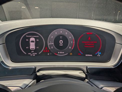 Used 2025 Porsche Cayenne image 16