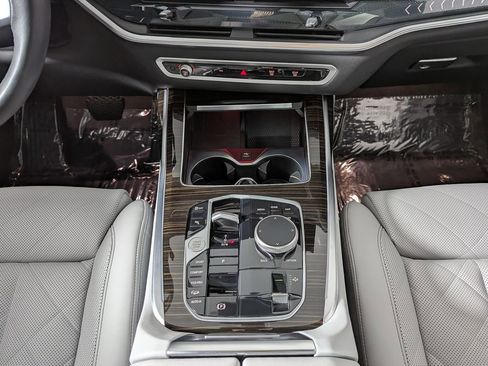 Used 2025 BMW X7 xDrive40i w/ Premium Package image 40
