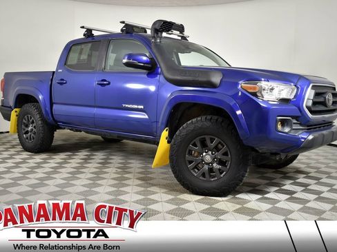 Used 2022 Toyota Tacoma SR5 w/ Technology Package image 1