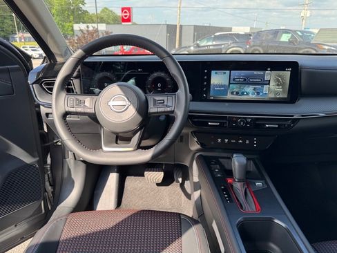 New 2025 Nissan Kicks SR image 12