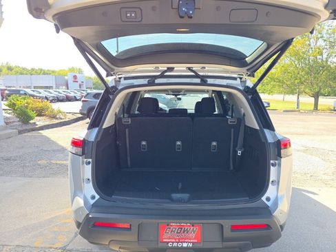 New 2025 Nissan Pathfinder SV image 7