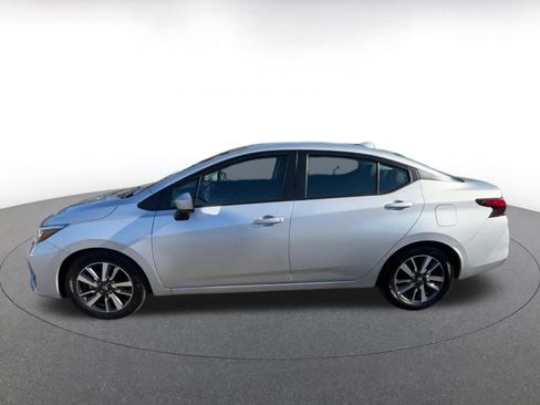 Used 2025 Nissan Versa SV image 9