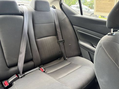 Used 2025 Nissan Altima 2.5 SV FWD image 38