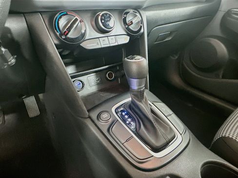 Used 2021 Hyundai Kona SE FWD image 23