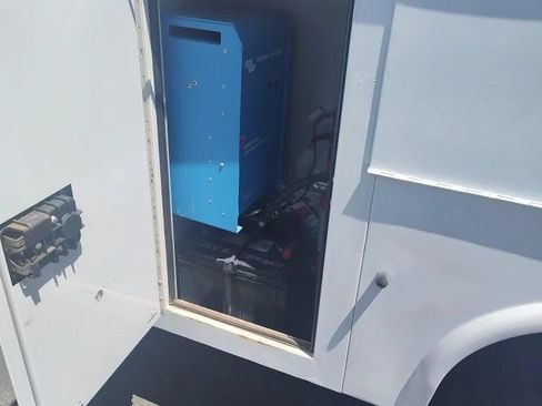 Used 2009 Ford E-350 and Econoline 350 Super Duty RWD image 11