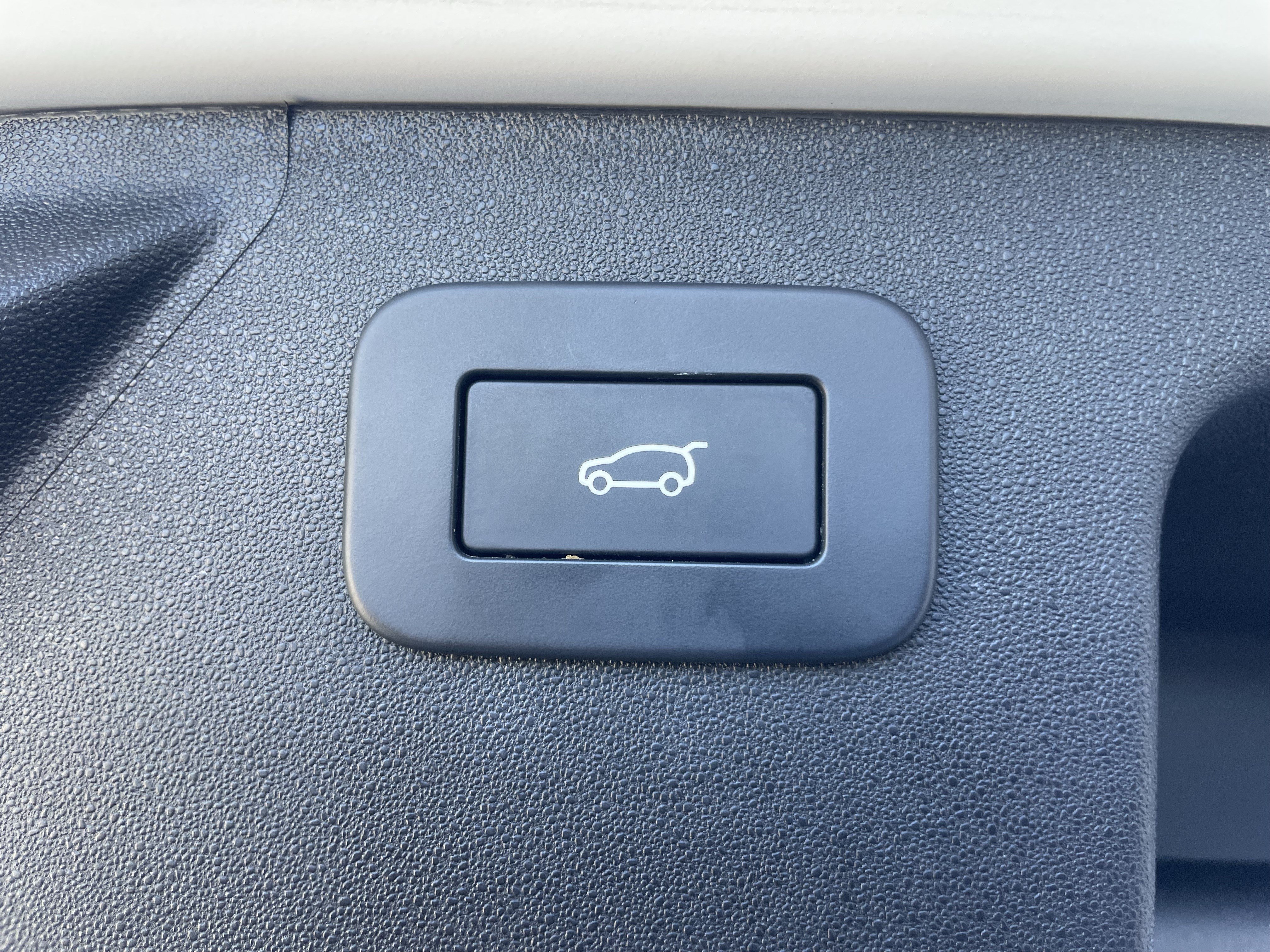 Certified 2025 Land Rover Discovery Sport Dynamic SE AWD/4WD image 37