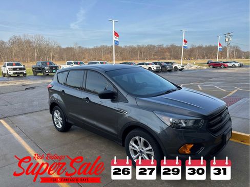 Used 2019 Ford Escape S image 4