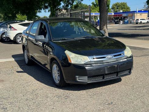 Used 2011 Ford Focus SE w/ 201A Rapid Spec Order Code FWD image 2