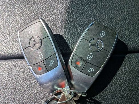 Used 2022 Mercedes-Benz GLC 300 4MATIC image 31