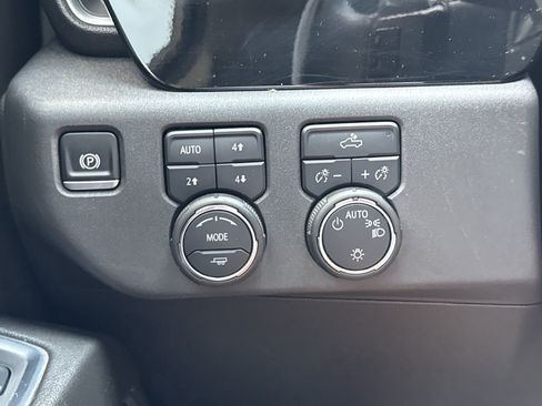 Used 2025 Chevrolet Silverado 1500 LT AWD/4WD image 17