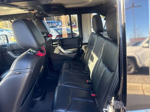 Used 2015 Jeep Wrangler Unlimited Rubicon image 22