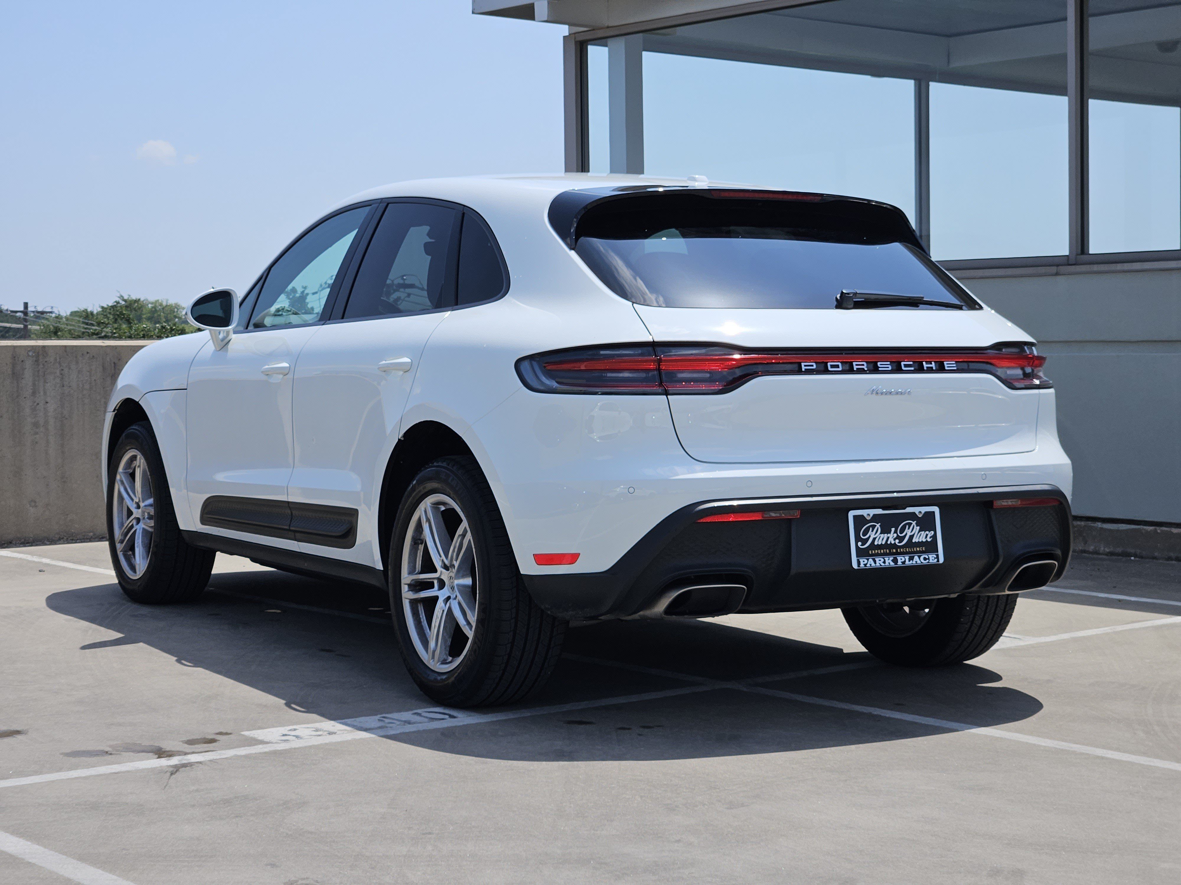 Certified 2026 Porsche Macan AWD/4WD image 3