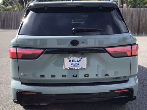 Used 2025 Toyota Sequoia Platinum image 6