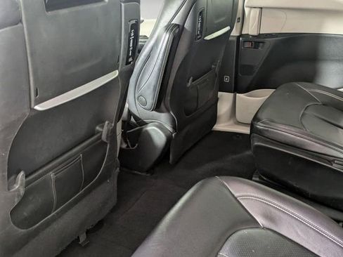 Used 2022 Chrysler Pacifica Touring-L w/ Uconnect Theater Family Group FWD image 25