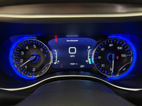 Used 2025 Chrysler Pacifica Select FWD image 12