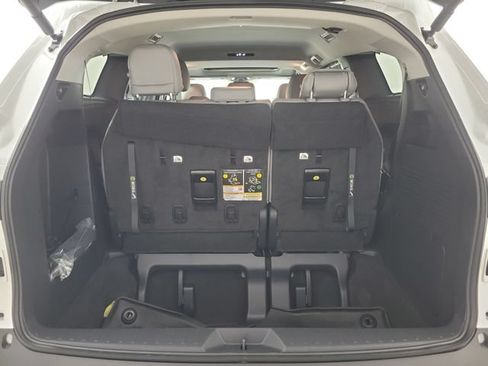 Used 2026 Toyota Sienna XLE FWD image 10
