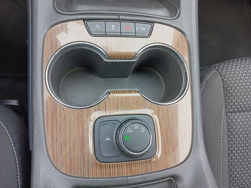 Used 2023 GMC Acadia SLE image 29