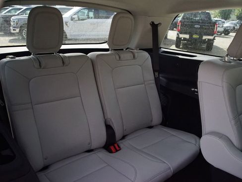 New 2026 Lincoln Aviator AWD image 21