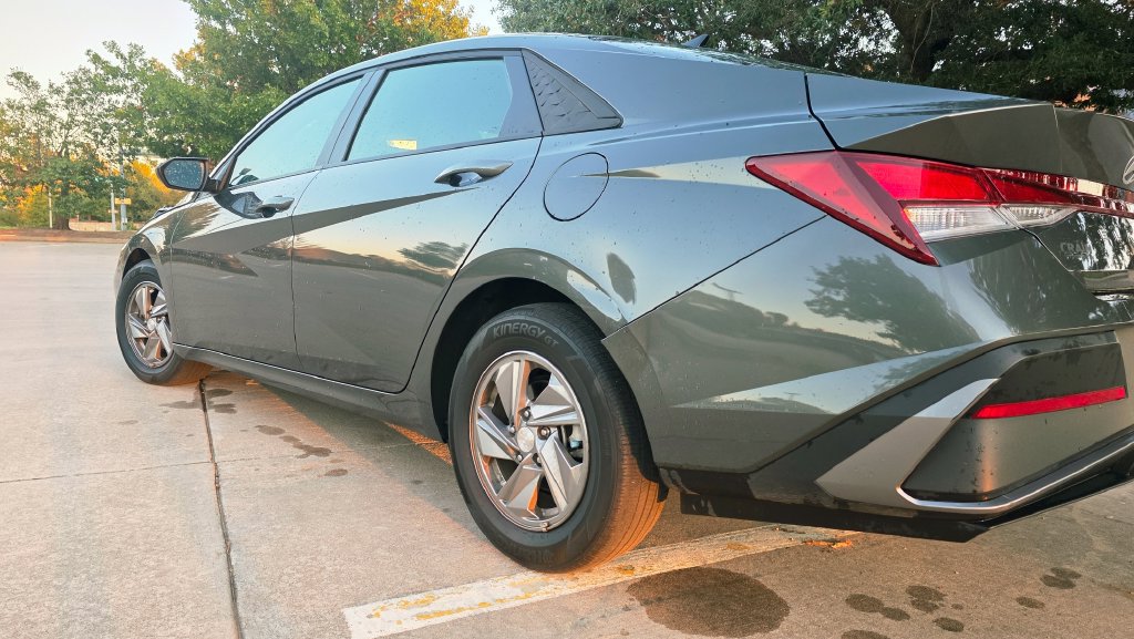 Certified 2025 Hyundai Elantra SE FWD image 13
