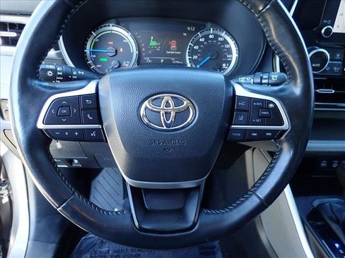 Used 2023 Toyota Highlander LE FWD image 12
