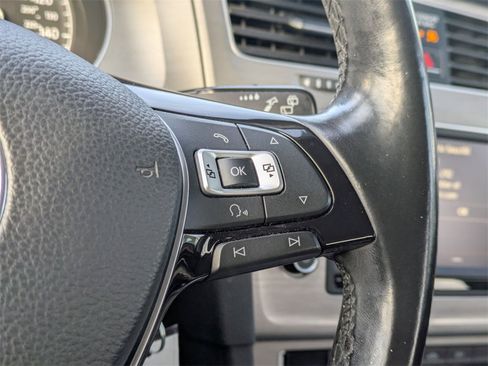 Used 2016 Volkswagen Golf S image 19