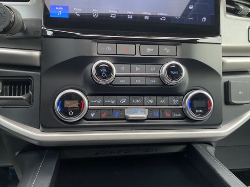 Used 2024 Ford Expedition Max XLT image 29