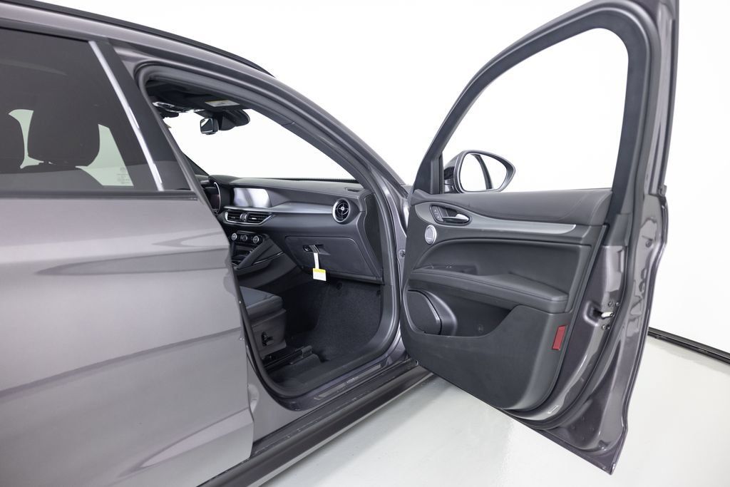 New 2026 Alfa Romeo Stelvio Sprint AWD/4WD image 36