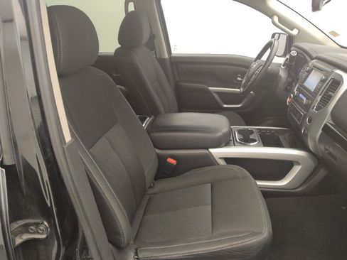 Used 2017 Nissan Titan SV image 21