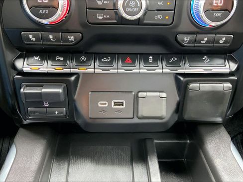 Used 2019 GMC Sierra 1500 AT4 w/ Off Road Performance Package AWD/4WD image 34