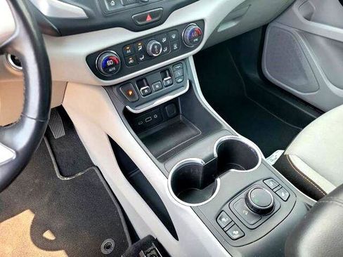 Used 2019 GMC Terrain SLE w/ Driver Convenience Package image 32