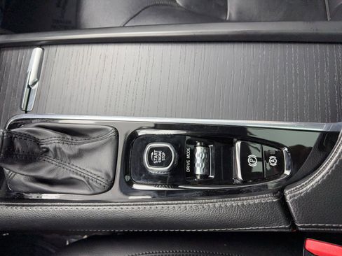 Used 2020 Volvo XC90 T5 Momentum image 30